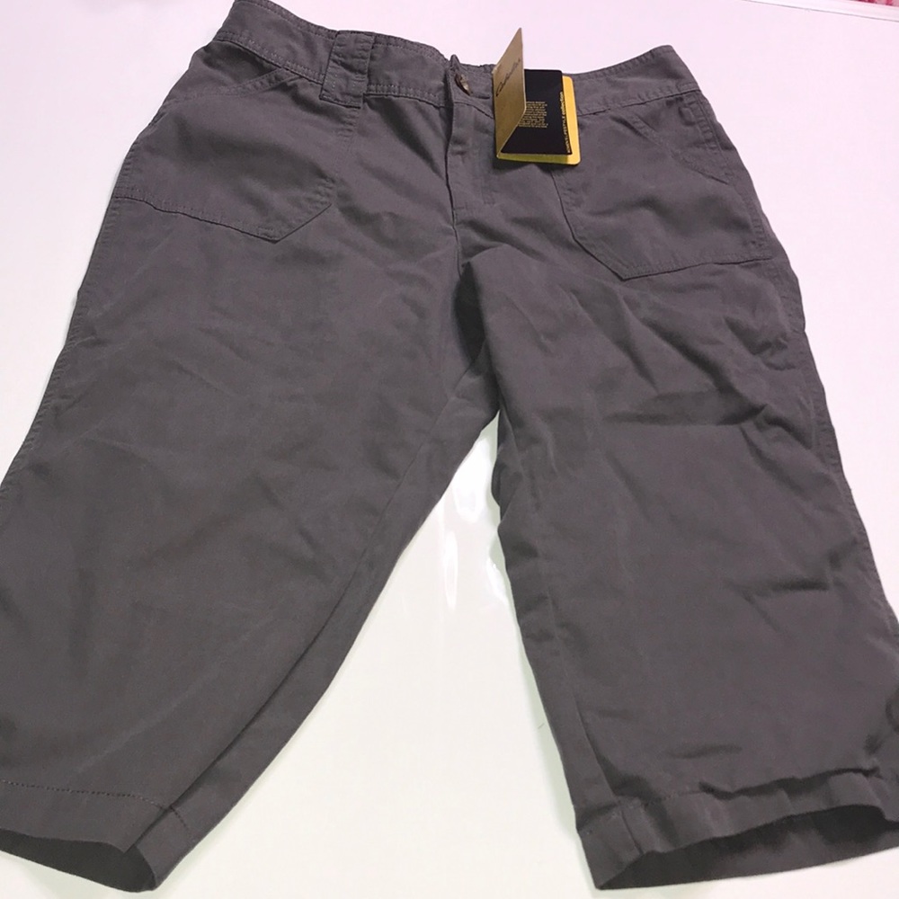 Cabelas Women’s Capris Size Women’s 6 Gray ♥️😘♥️